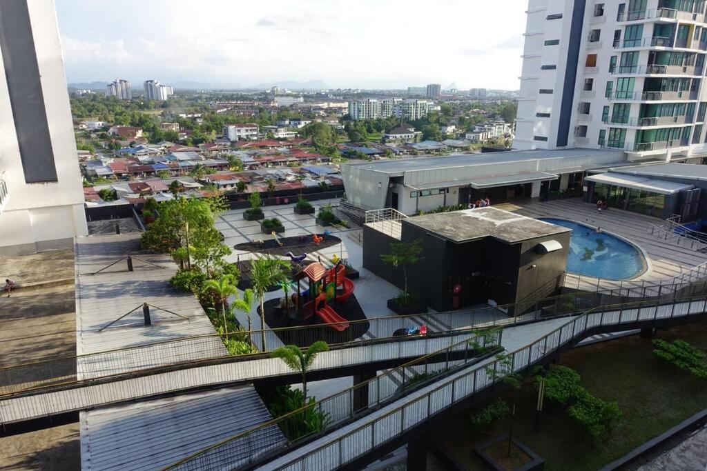 8Pax Cozy Home Stay Jazz Suites 1 Vivacity Kuching Sarawak 3Br Exterior photo