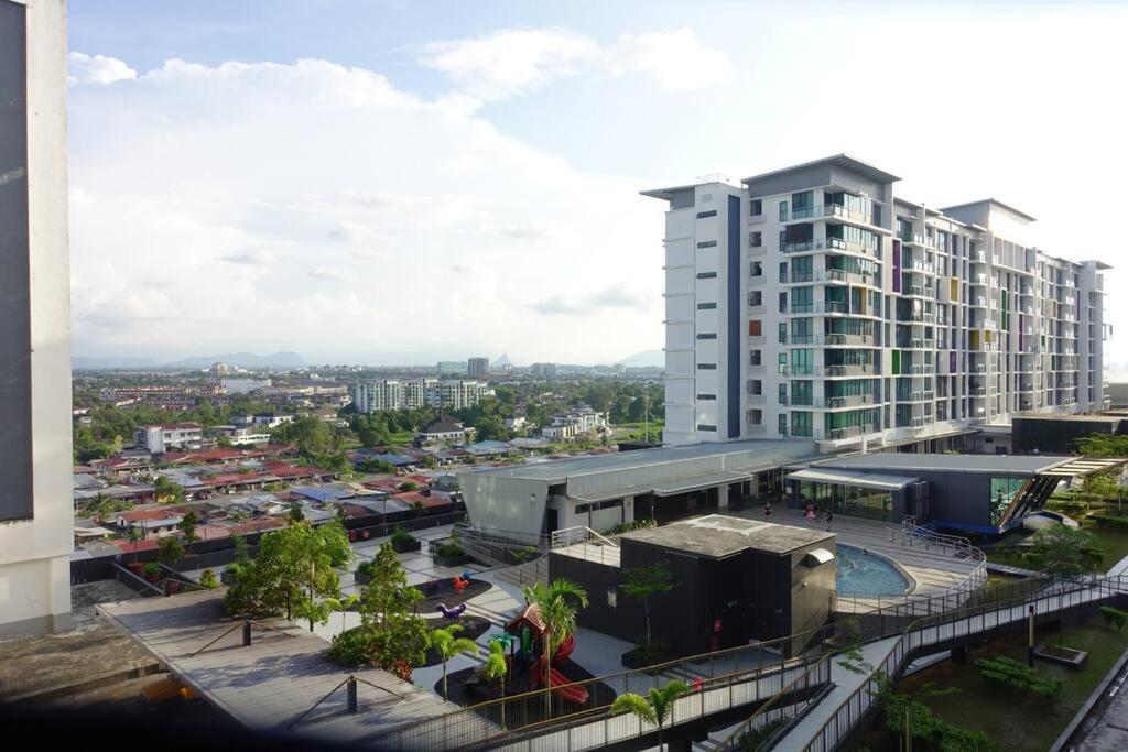 8Pax Cozy Home Stay Jazz Suites 1 Vivacity Kuching Sarawak 3Br Exterior photo